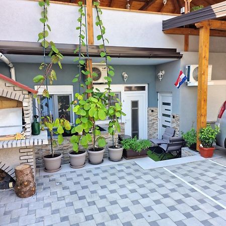 Studio Apartman Lorena Apartment Загреб Екстериор снимка